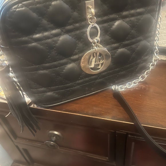 Black Quilted Chain cross Bag - Picture 3 of 5